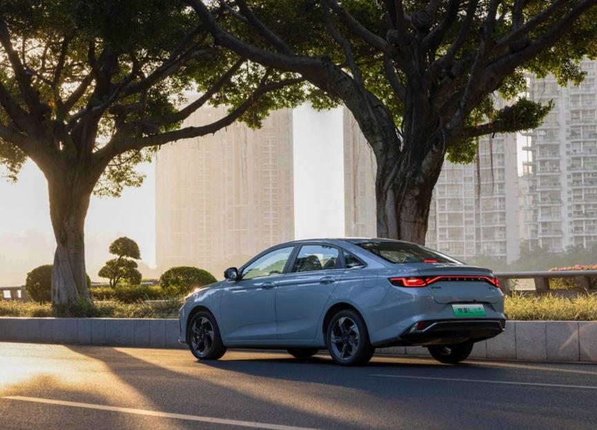 吉利帝豪lhip混动版2024测试,吉利帝豪lhip龙腾版低配实车