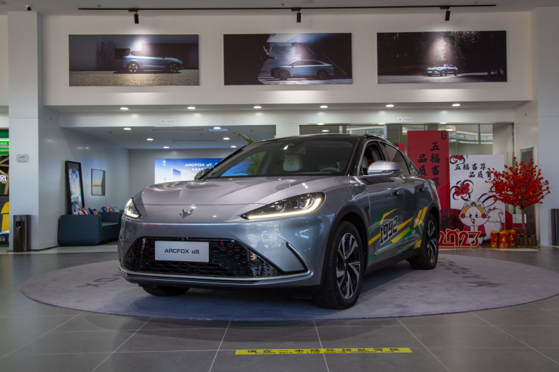 【实拍极狐阿尔法S国安版：经典黄绿配色，个性化定制销售】