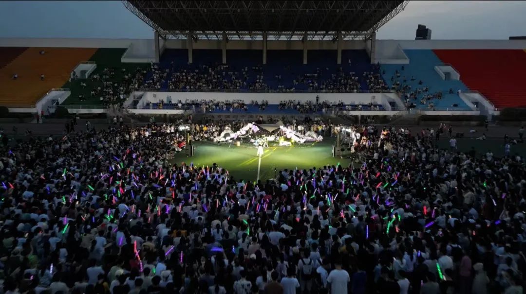 河南大学音乐节,河南科技大学草坪音乐节完整版