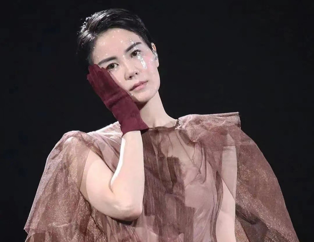 谢霆锋为什么苦追王菲,谢霆锋为什么只爱王菲