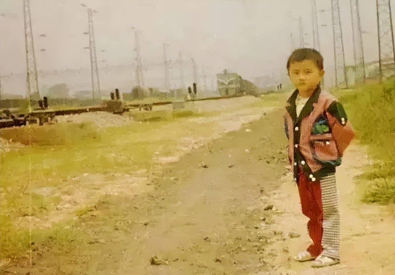 无臂高考状元杨孟衡大型纪录片,杨孟衡用脚写字