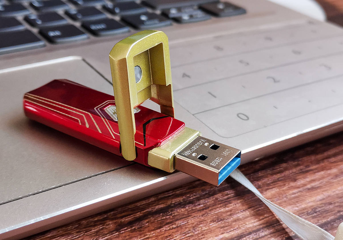 你用过USSD固态U盘吗，比普通U盘快五倍，外形神似钢铁侠