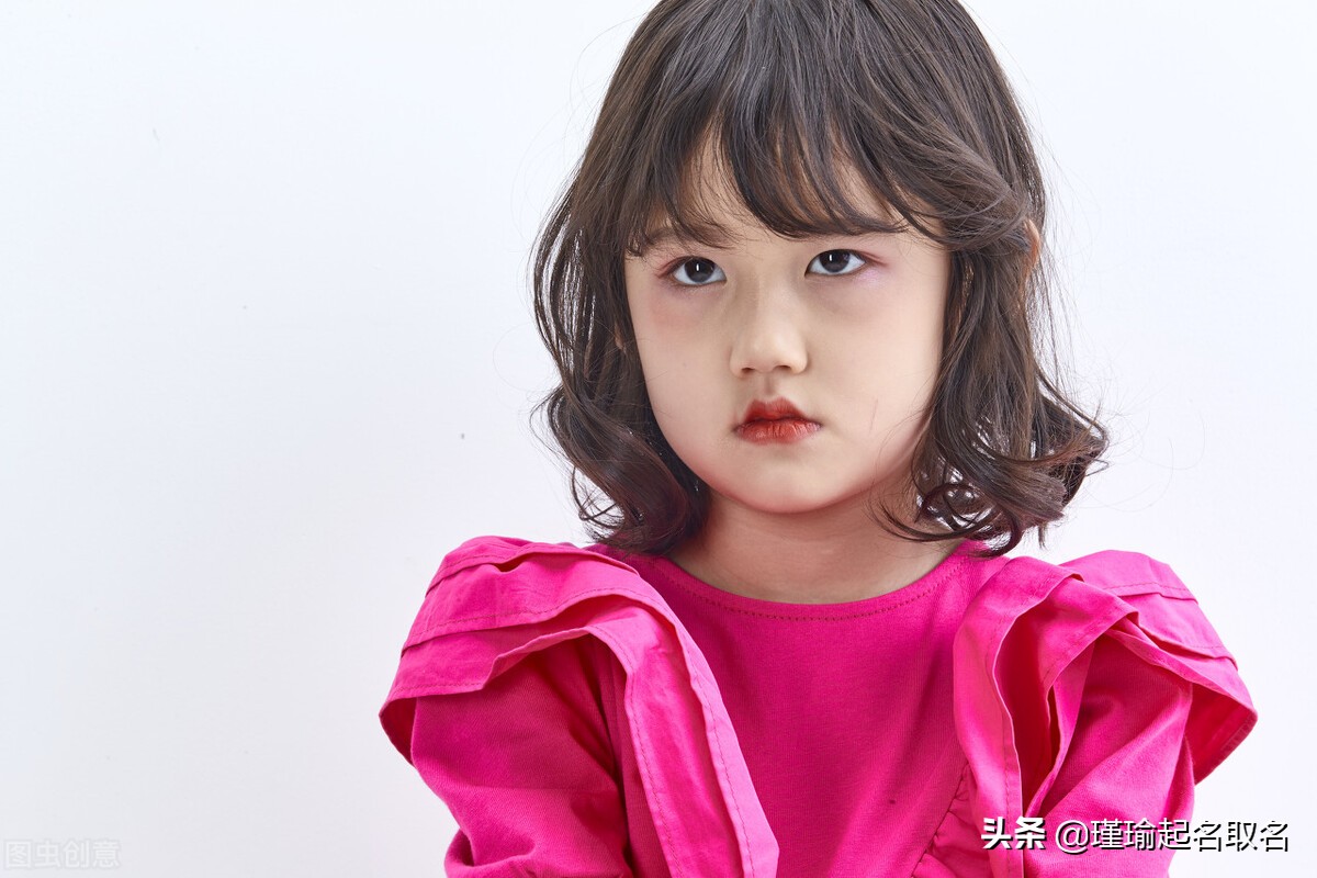 有独特气质的女孩,知性又自信独立女性拥有无限魅力