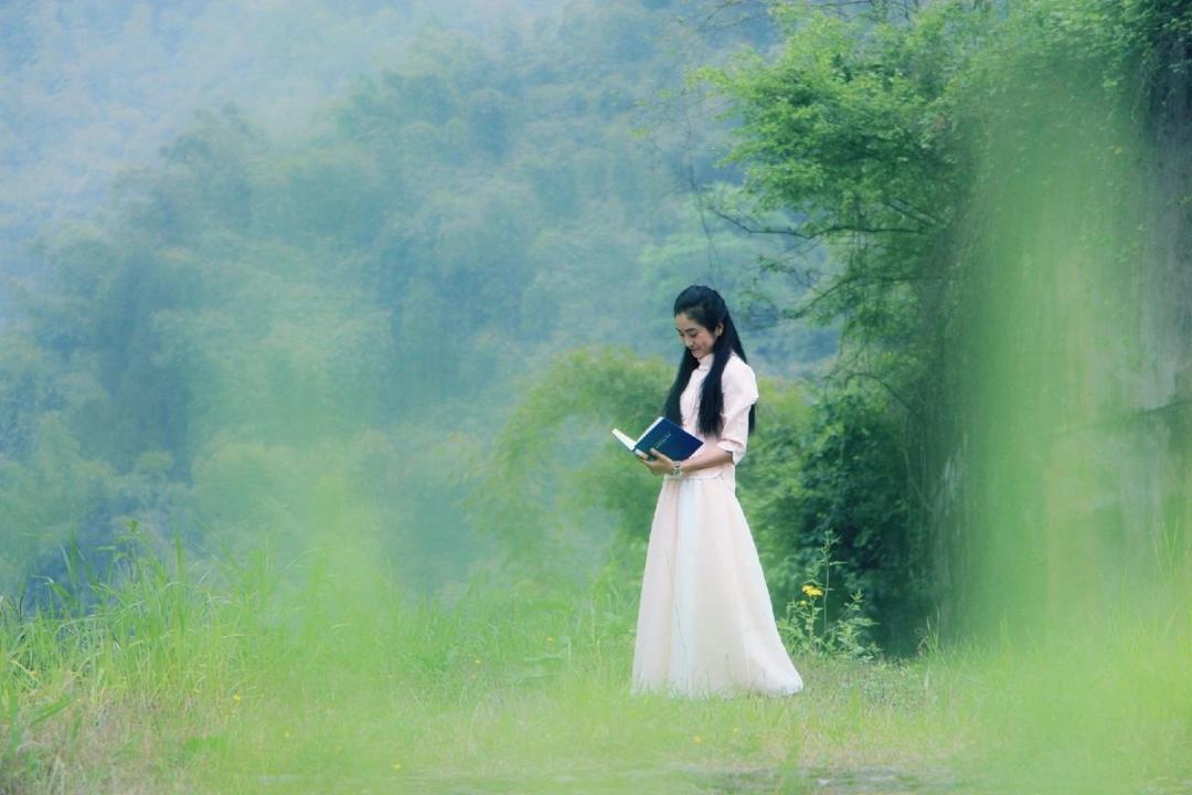 最顶级的自律：没事早点睡，有空多赚钱，平时勤读书