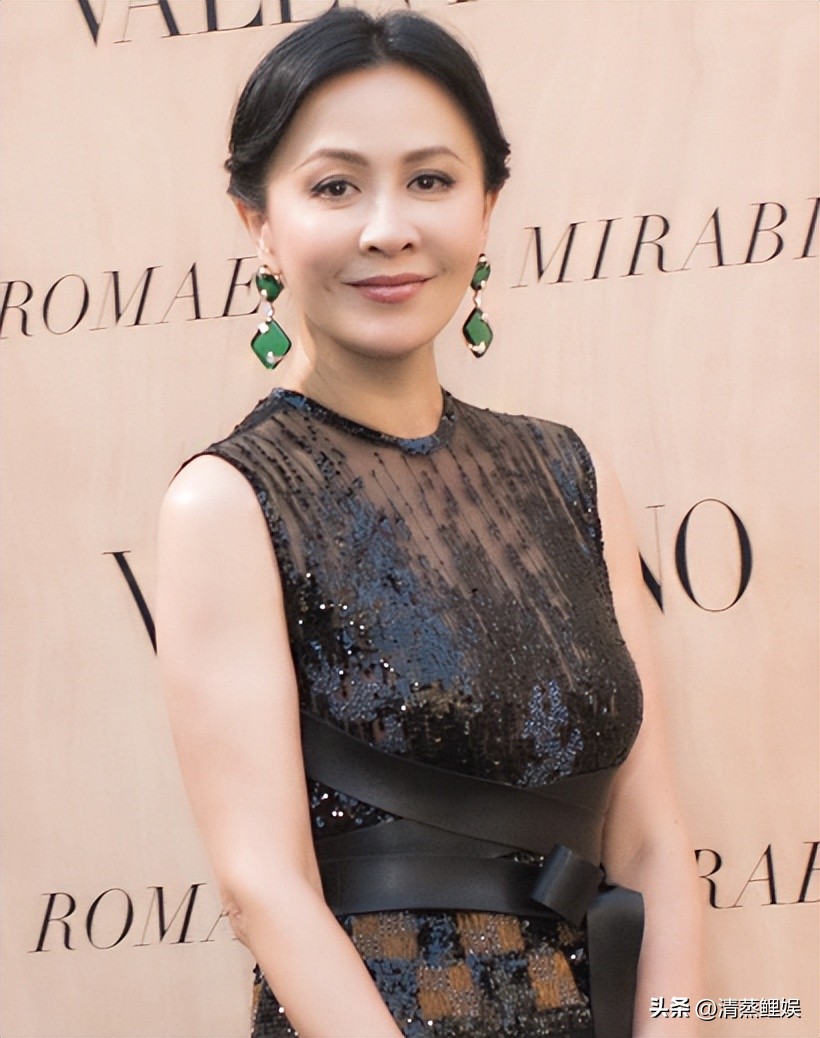 “肩带滑落”刘嘉玲：深夜被绑3小时，金像奖受难堪，后拉黑杨颖