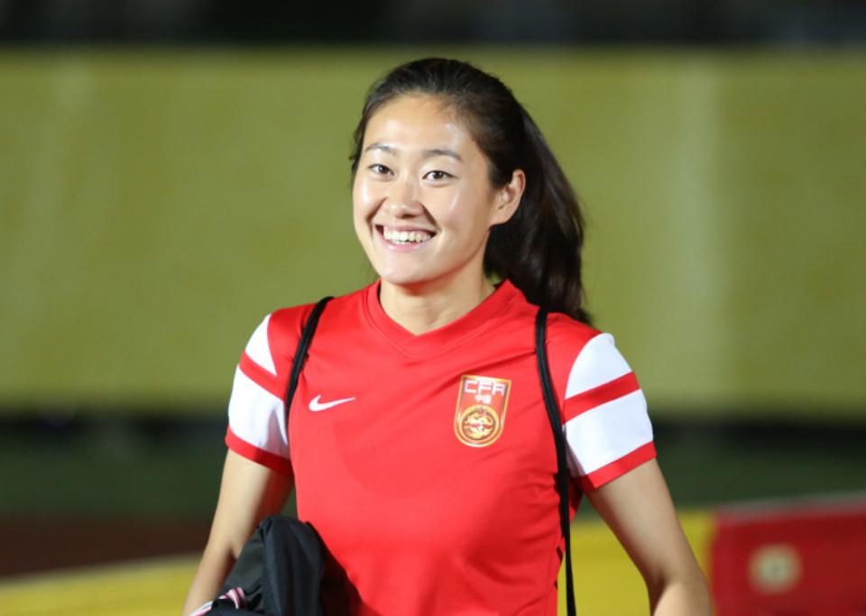 她是中国女足最美门将,她是中国女篮第一人