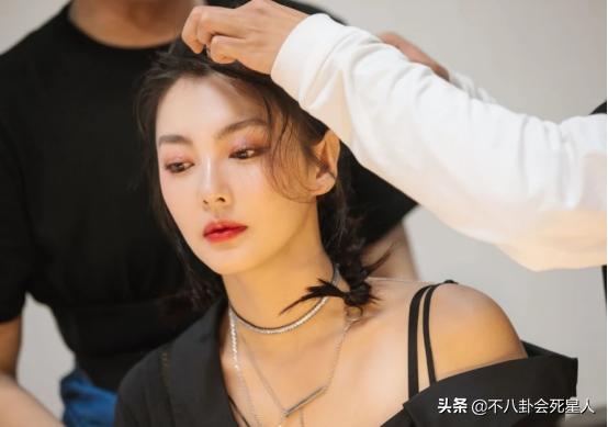 对双眼皮“下手”的明星：浮肿、宽大、失败返工，一个比一个狠