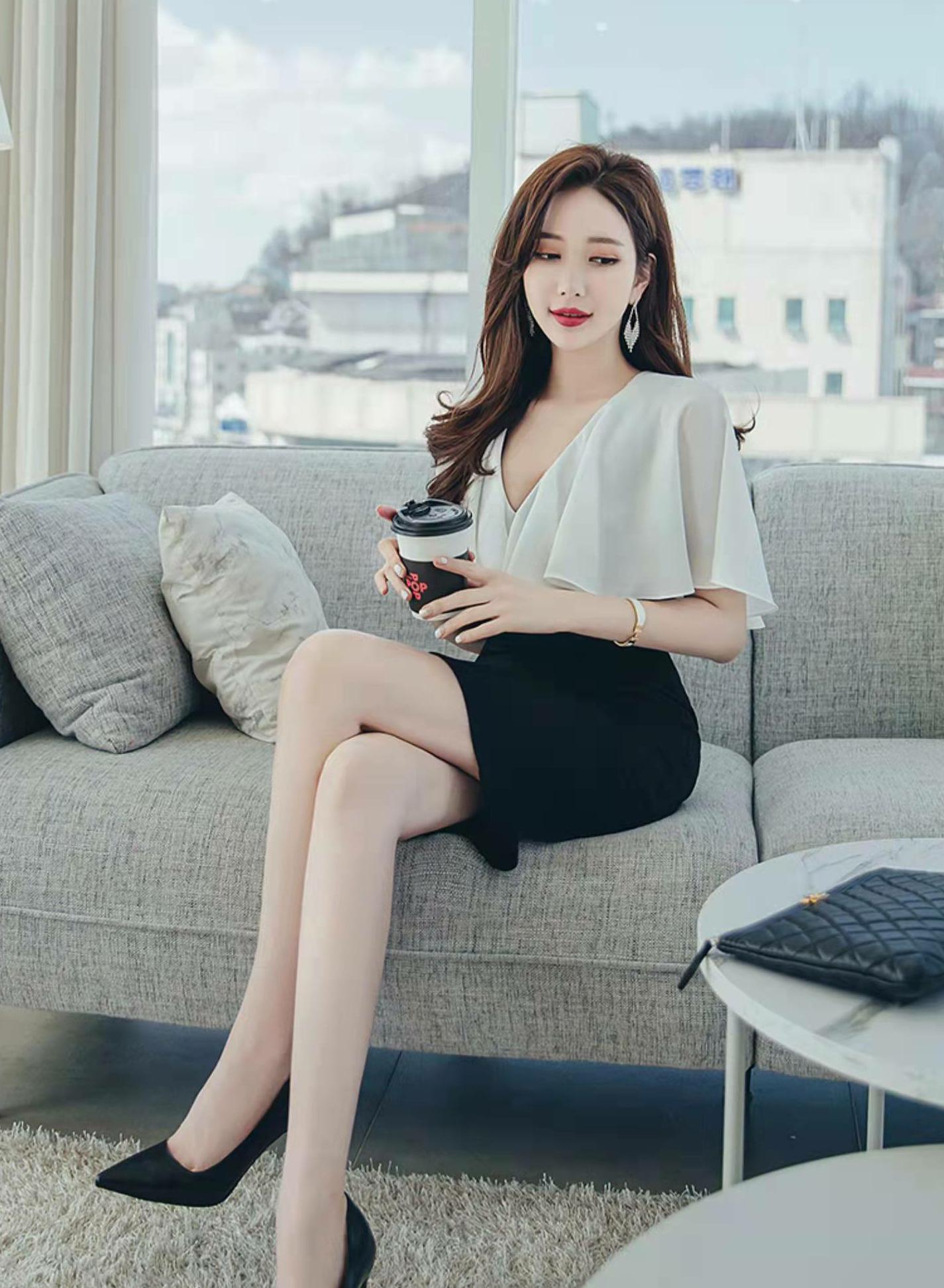 褶皱包臀裙微胖吊带v领,气质v领包臀裙中长款