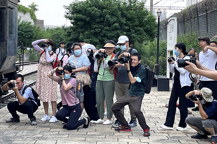 学习摄影专业需要多少钱,学习短期摄影需要多少钱