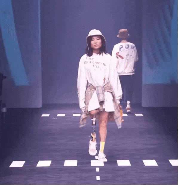 本年度最甜爱情故事：蓝朋友成了男朋友！汶川地震“钢腿女孩”官宣恋爱，全网磕糖