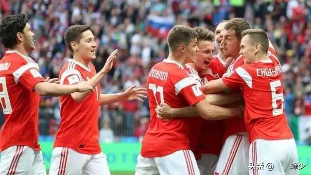 央视主播夏季着装,央视主播衣服合集