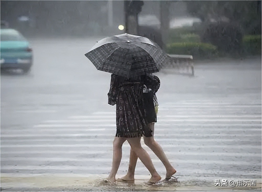 蓝黑色拖鞋,不容易脚臭的拖鞋材质