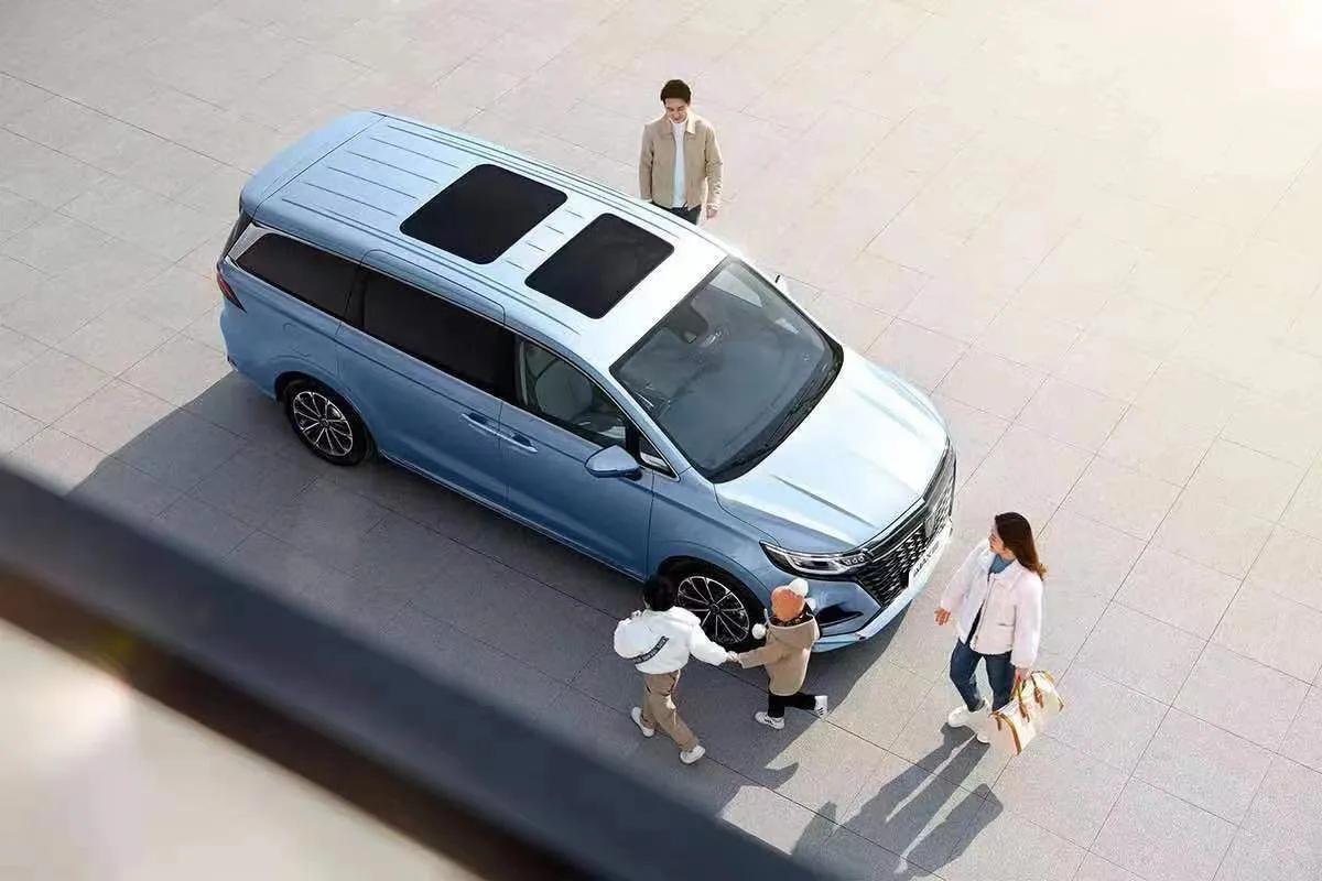 荣威纯电mpvimax8ev评测,荣威imax8ev上市售价25.98万元起