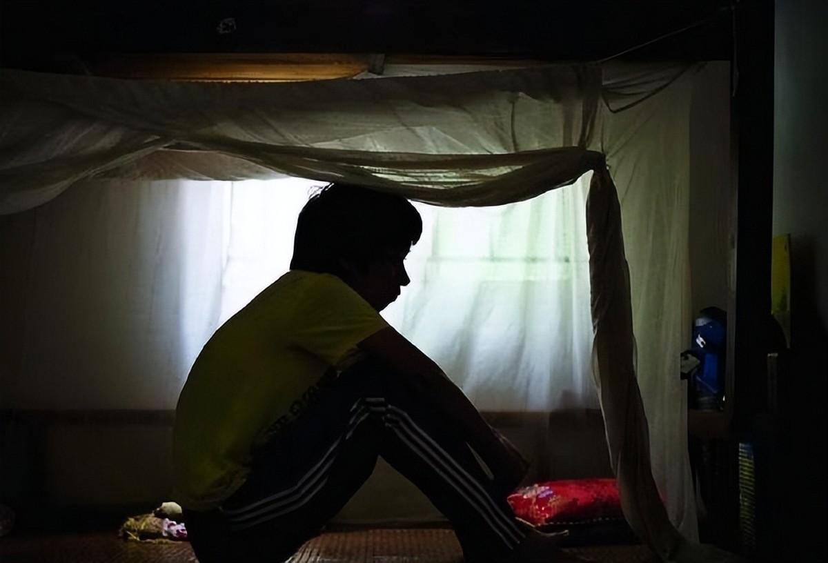 揭秘“双性人”真实生活！上身女人下身男人，为避险独居深山40年