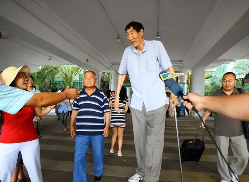 中国第一巨人鲍喜顺不听大夫劝告,中国第二巨人鲍喜顺身高