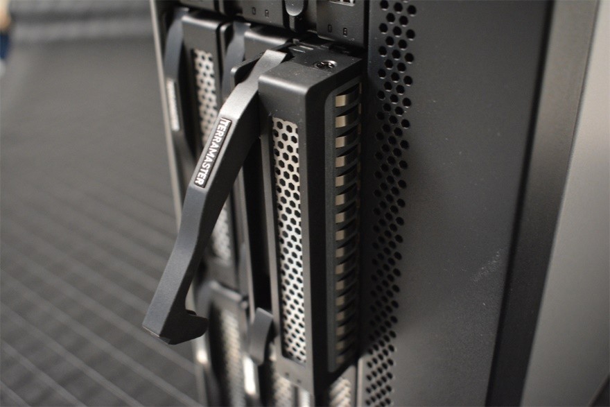 一款满足工作备份需求的存储器，铁威马T9-423