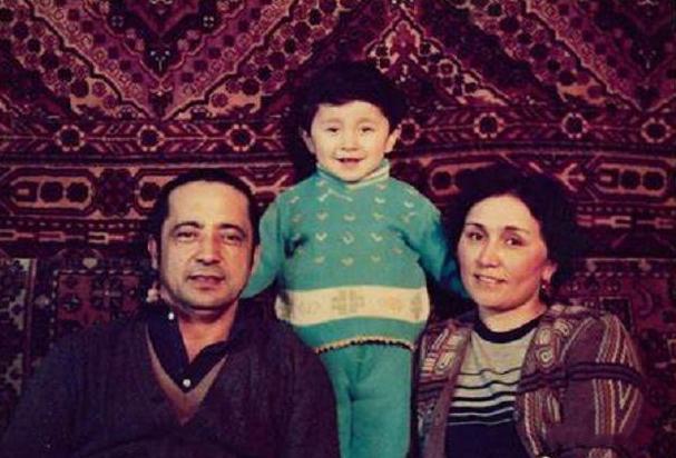 9位春晚主持人今昔对比,2017央视春晚五位主持人