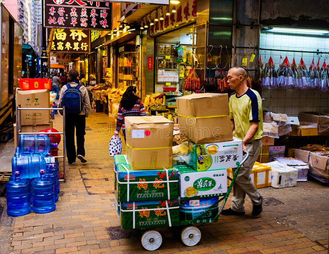 外卖骑手在港月收入3.5万！内地和香港的工资待遇差别有多大？