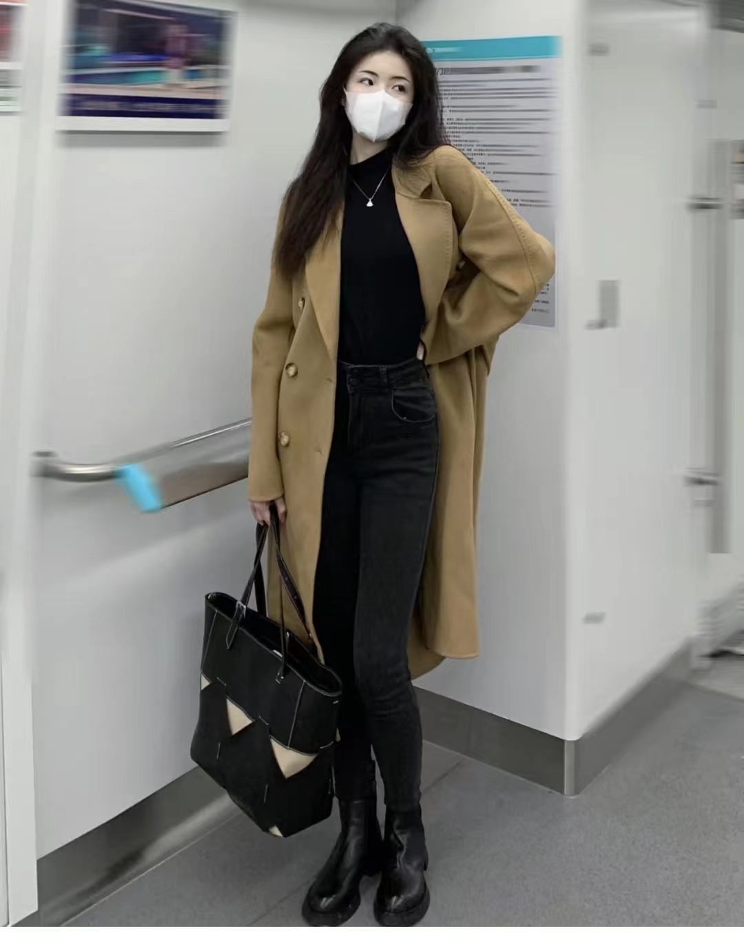 提臀紧身牛仔裤的搭配,腰瘦大腿粗紧身裤怎么搭