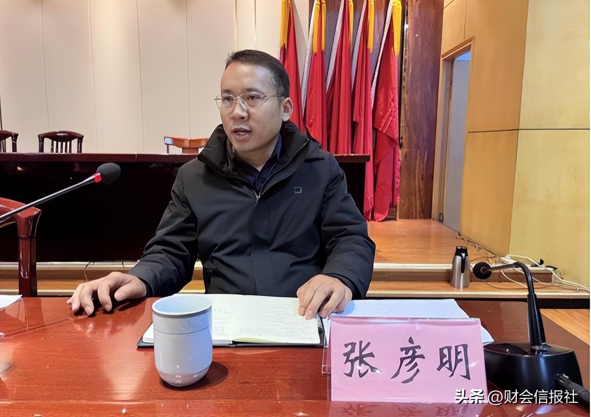 让青春与基层撞个满怀——柳林镇召开到村任职大学生“心连心”座谈会