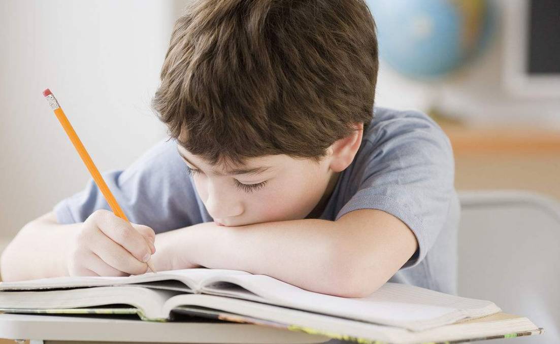 孩子五年级了上课老是走神怎么办,二年级小孩上课发呆走神什么原因