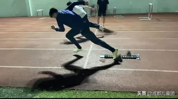 从教16年，带出3名高考体考满分学生，他说“体育升学”这条路，选择学校很重要