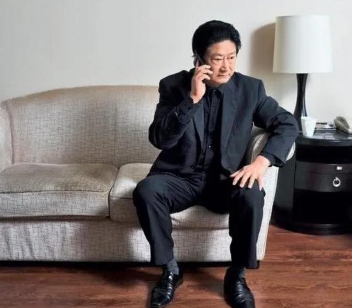 花8千多万成为标王，娶美女主持人回家，半年进账12亿却一败涂地