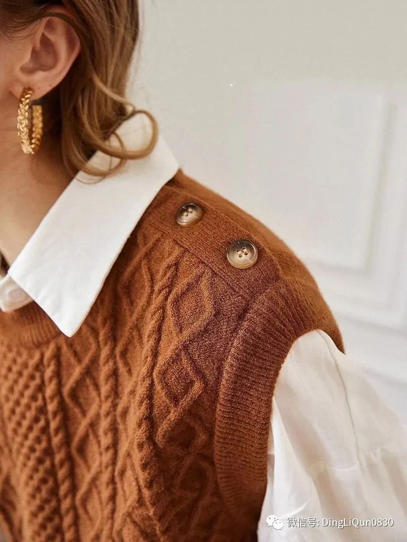 针织夹克无袖怎么搭,针织起来还很大气的三色夹克