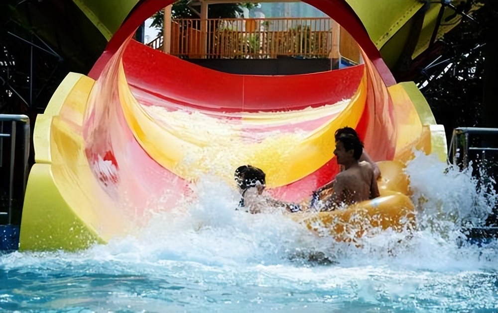 水上滑梯十大危险事件,盘点水上滑梯死亡事件真实画面