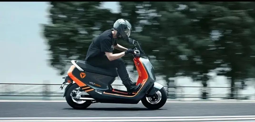 雅迪电动车新款g100max,雅迪g100max电摩