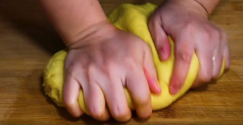 1斤面粉六个鸡蛋做面包,1碗面粉4个鸡蛋教你面包新做法