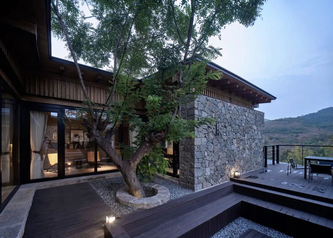 农村自建石头房,农村深山石头房