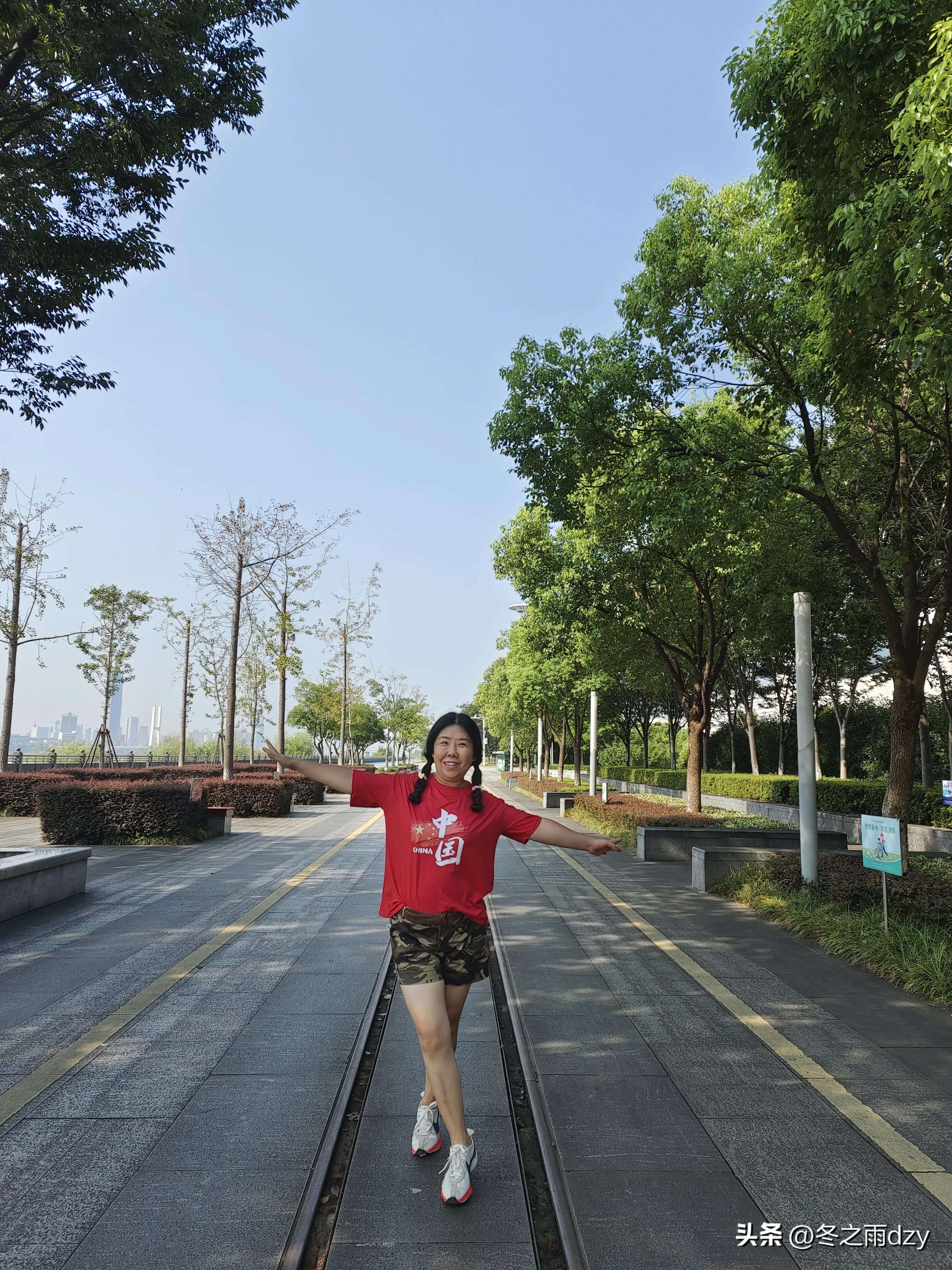 南昌舰主题园凤凰洲湿地公园,凤凰洲建军广场