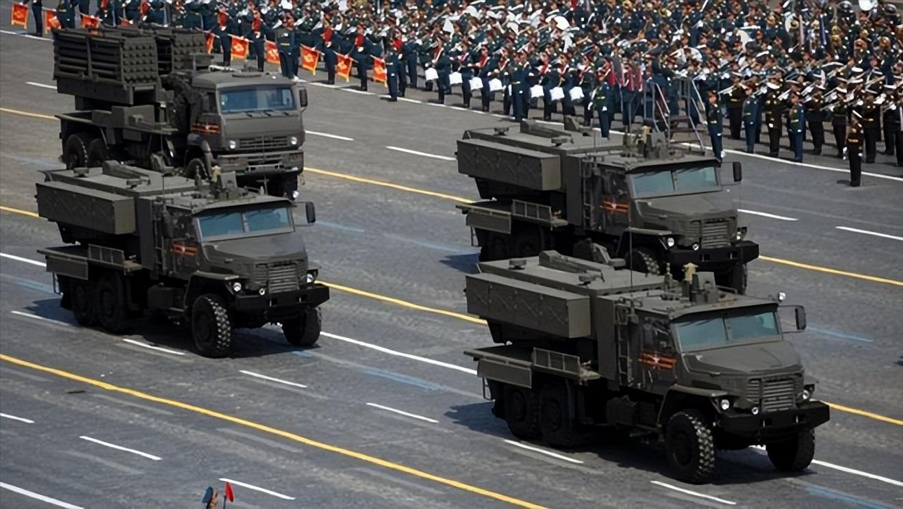 乌军在俄军重重压制下被动,乌军遭俄军温压弹轰炸