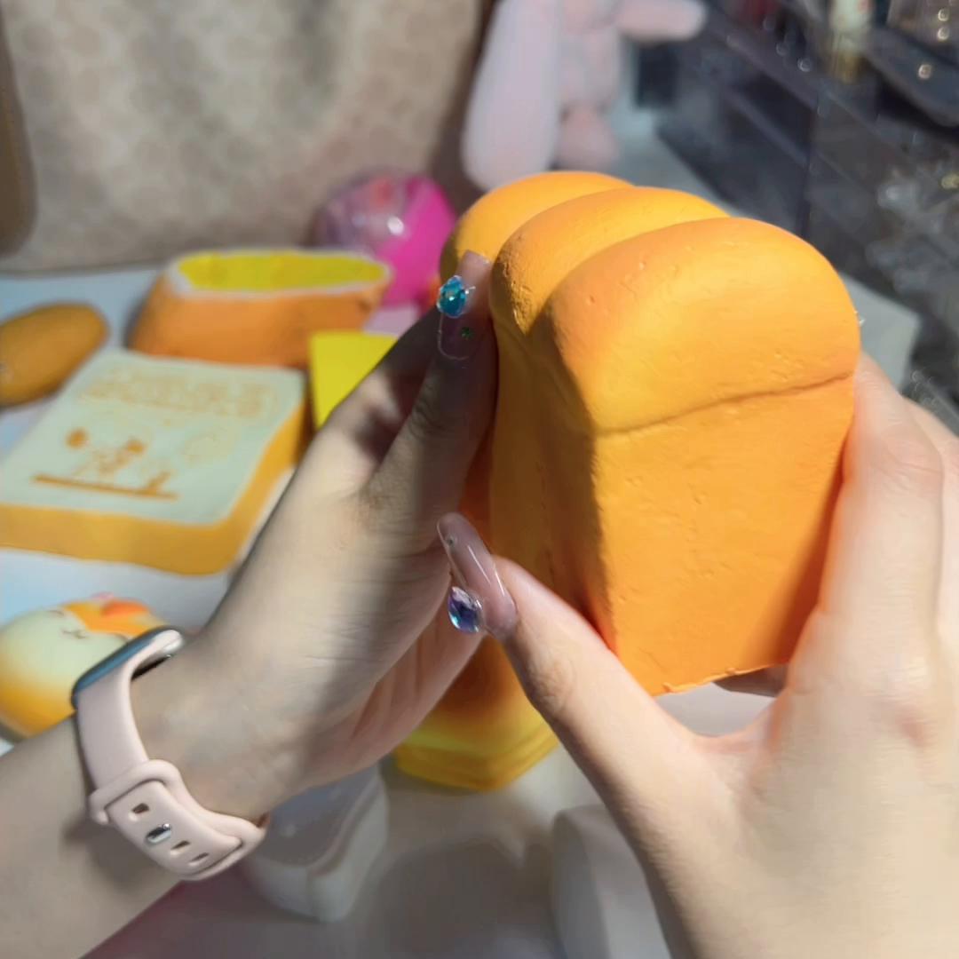 都是现在这个平台的zbj买的具体来源都标左上角咯#捏捏乐