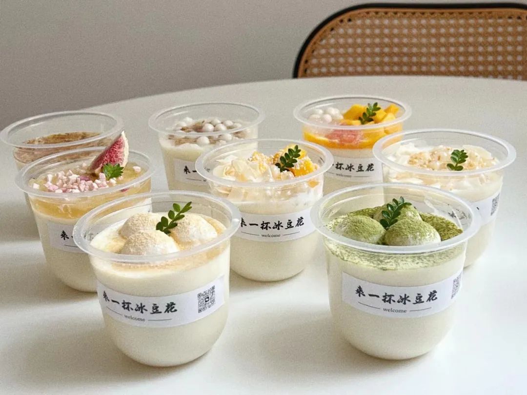 摆摊卖奶茶爆火产品,摆摊卖奶茶真的能赚钱吗