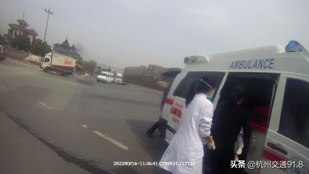 11个宝宝突然抽搐急救办法,1岁宝宝突然抽搐还口吐白沫