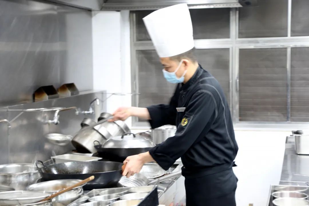 你知道做厨师都有哪些出路么,为什么学做厨师越来越少