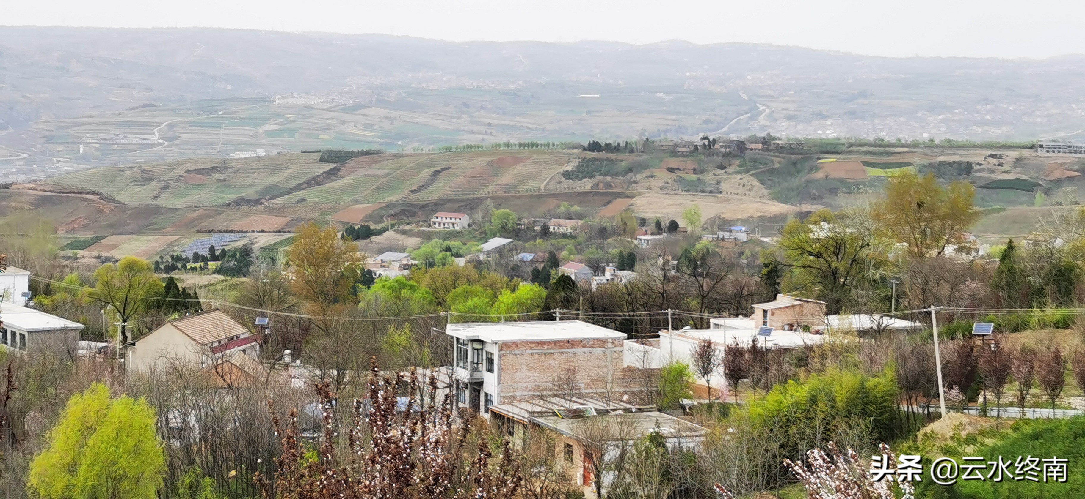 野逛桐花沟，我想欺骗一个老汉却被识破，不料却发现了一个峪口