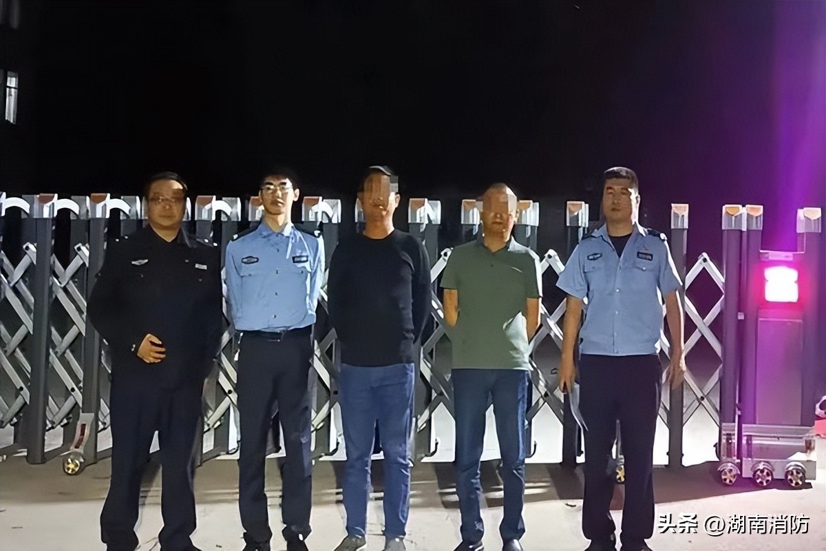 “呲啦”一响，网吧烧光！李某、熊某被行政拘留！