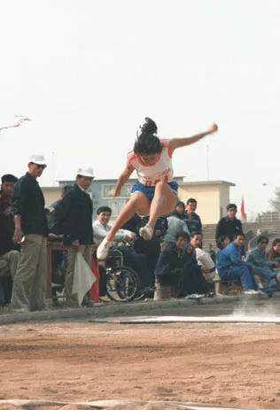 中国残疾人的励志视频,残疾人的暖心瞬间