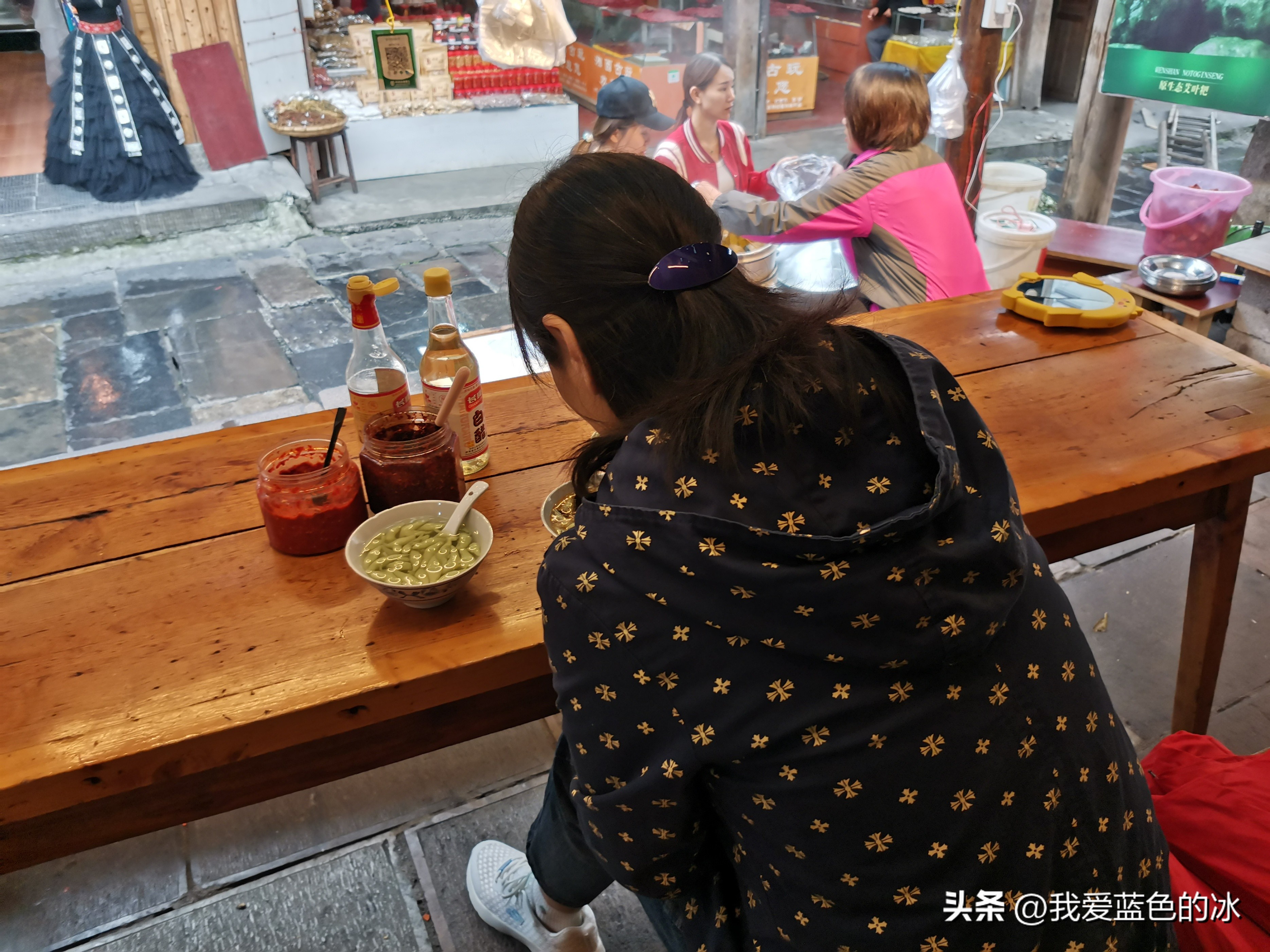 刘晓庆特色米豆腐,漫步在这个不起眼的小镇完整版