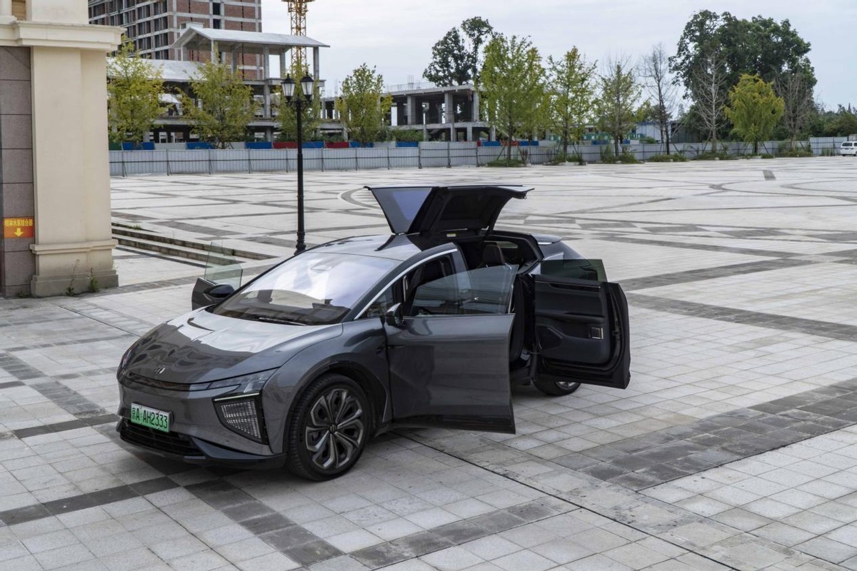 2021红旗e-hs9旗享六座版,红旗ehs9和劳斯莱斯对比