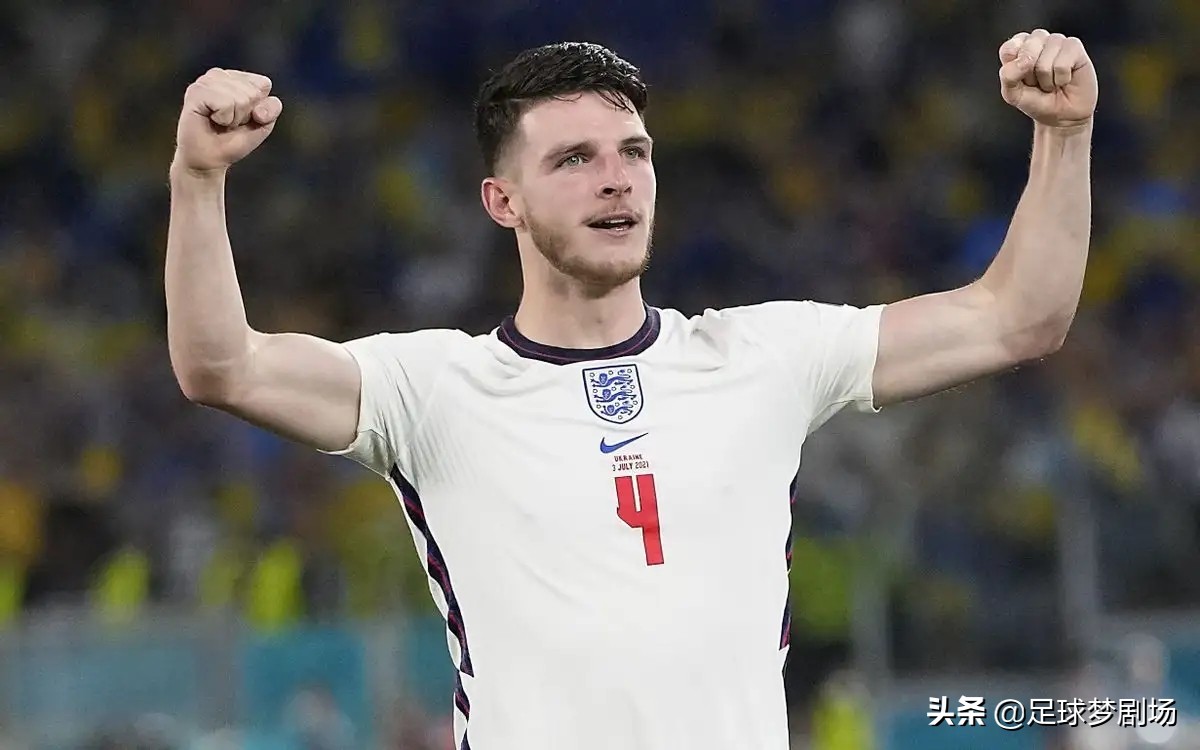 英媒评足坛十大前锋,本季英超最强大的防守型中场