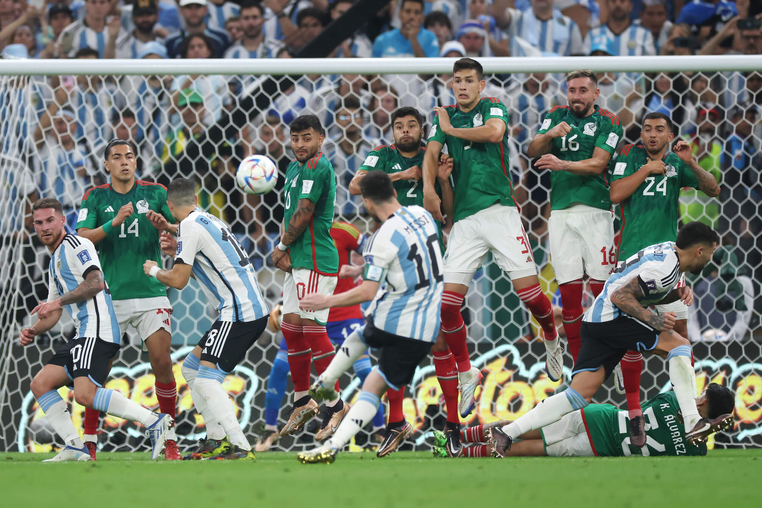 球王踢法莫德里奇,这就是球王梅西经典的高光瞬间