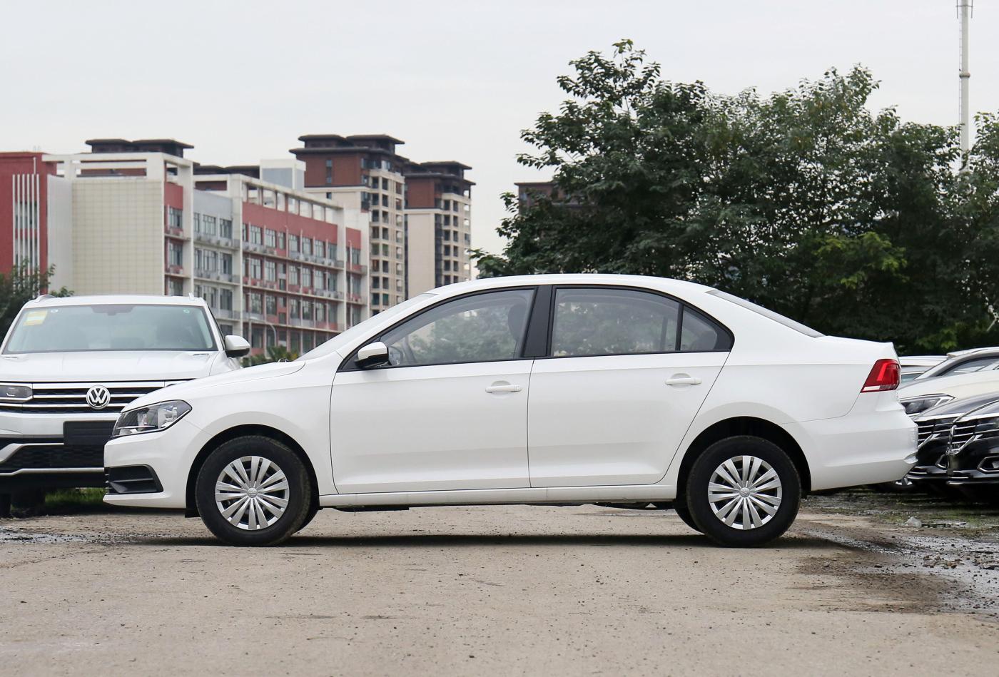 5万5的17年的大众桑塔纳值得买吗,桑塔纳7万能落地吗