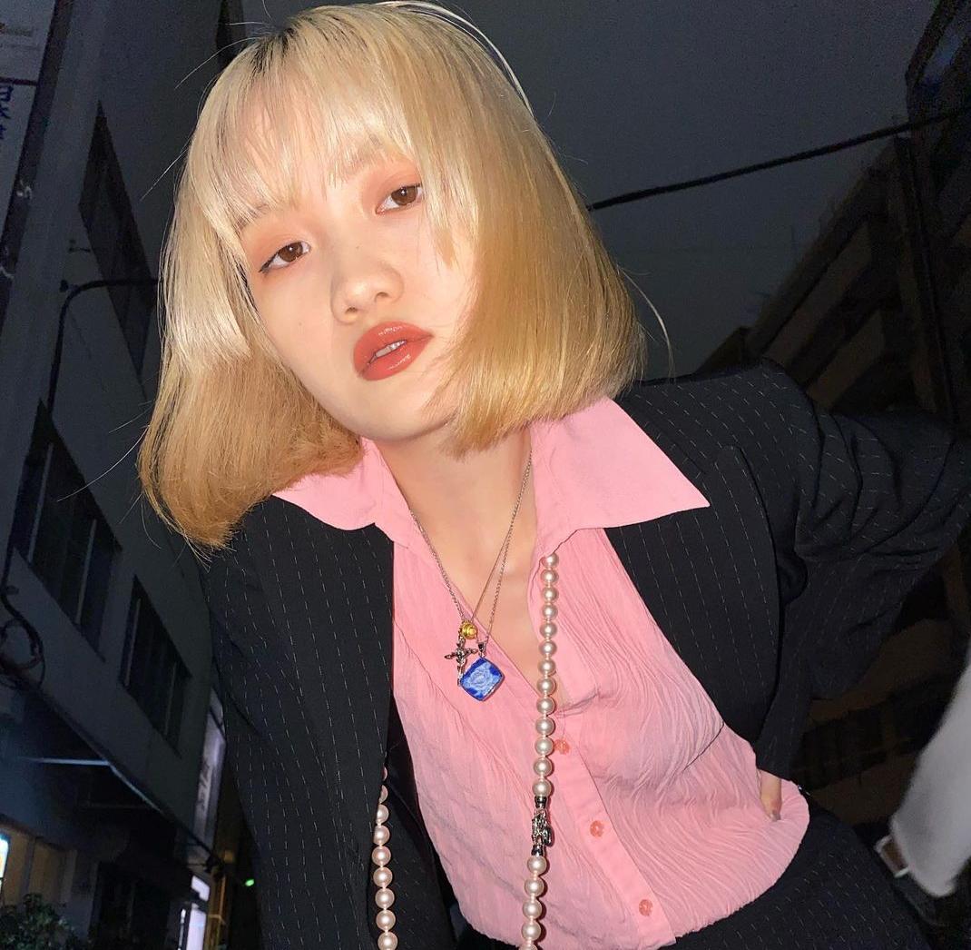 黄色短发男生,短发微潮色