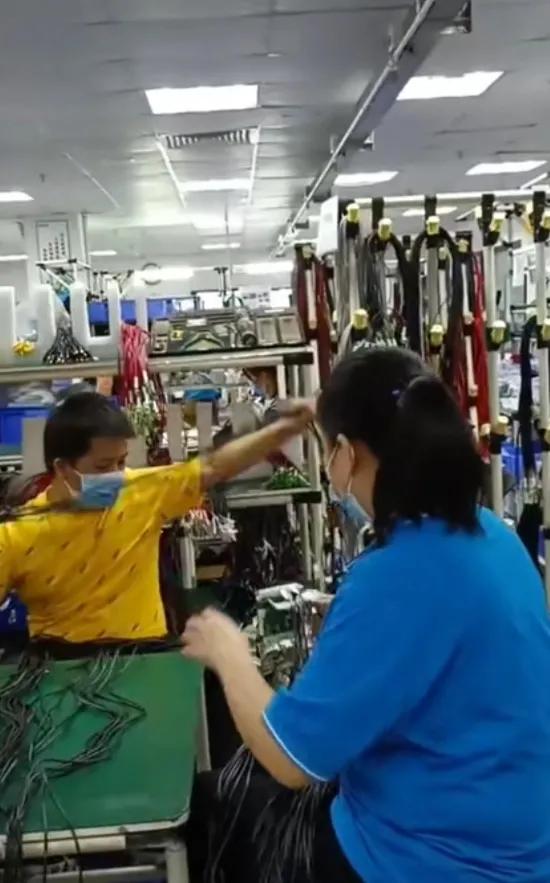 在工厂干活一天的生活,在工厂上班太累了实在不想干