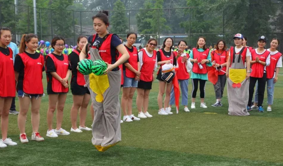 团建趣味飞机游戏怎么玩,趣游研学营