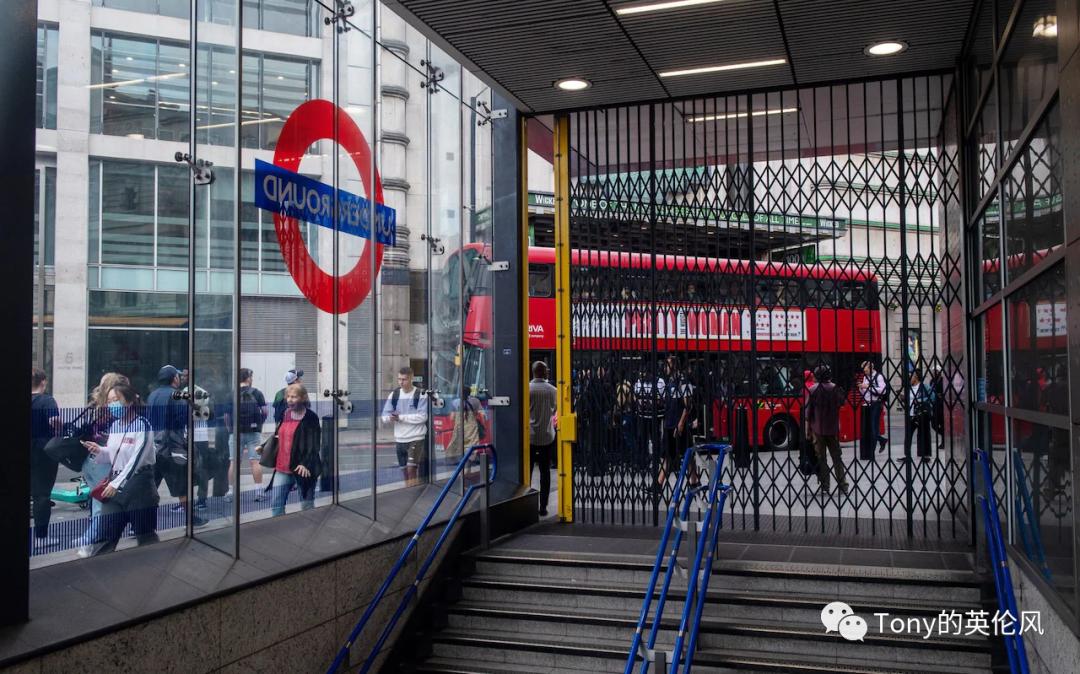 伦敦地铁*工罢**继续；美国中期选举局势逆转；圣诞收藏玩具爆火